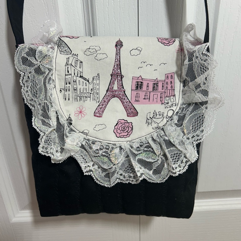 Chic Black and White Lace Parisian Shoulder Bag